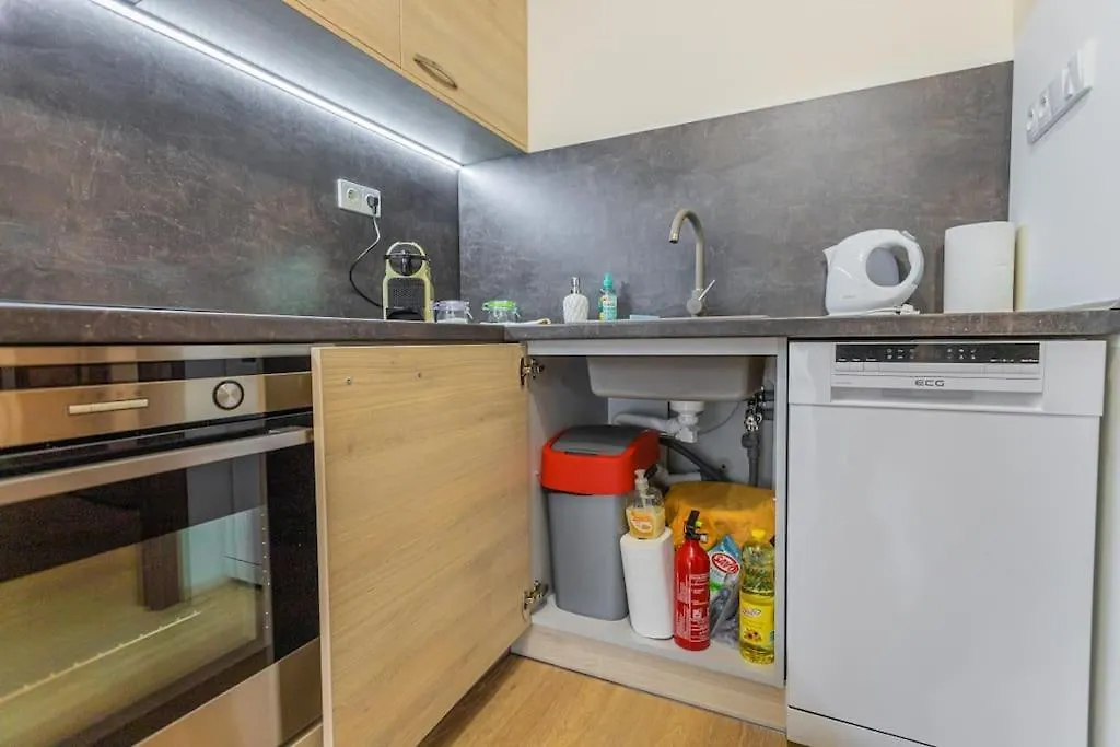 Flat With Bathtub & Balcony, Only 12Min Centrum, 200Mb Wifi Prague