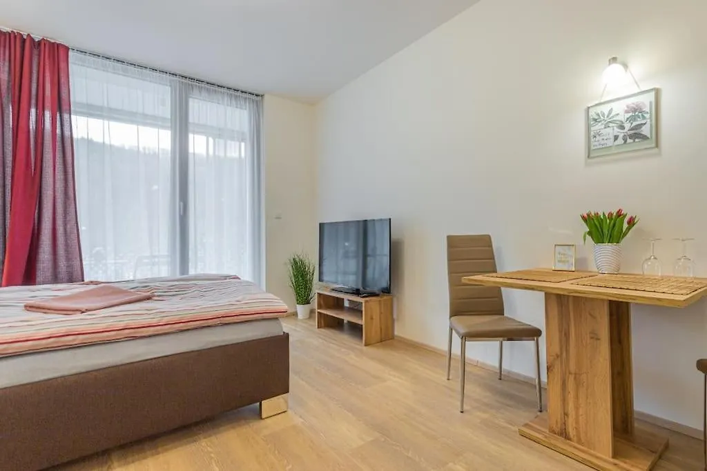 Flat With Bathtub & Balcony, Only 12Min Centrum, 200Mb Wifi Prague Apartment