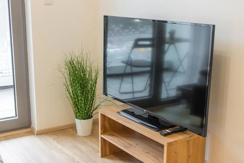 Flat With Bathtub & Balcony, Only 12Min Centrum, 200Mb Wifi Prague