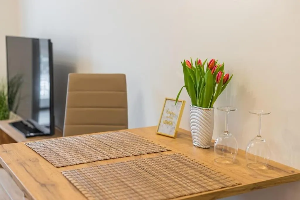 Flat With Bathtub & Balcony, Only 12Min Centrum, 200Mb Wifi Prague Apartment