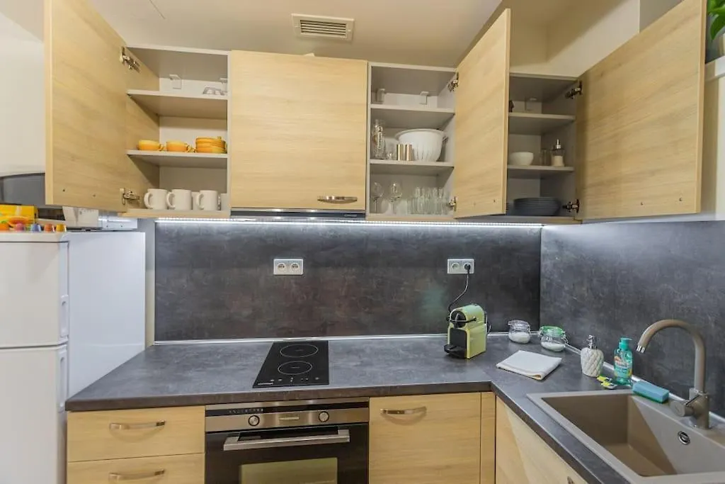 Flat With Bathtub & Balcony, Only 12Min Centrum, 200Mb Wifi Prague Apartment