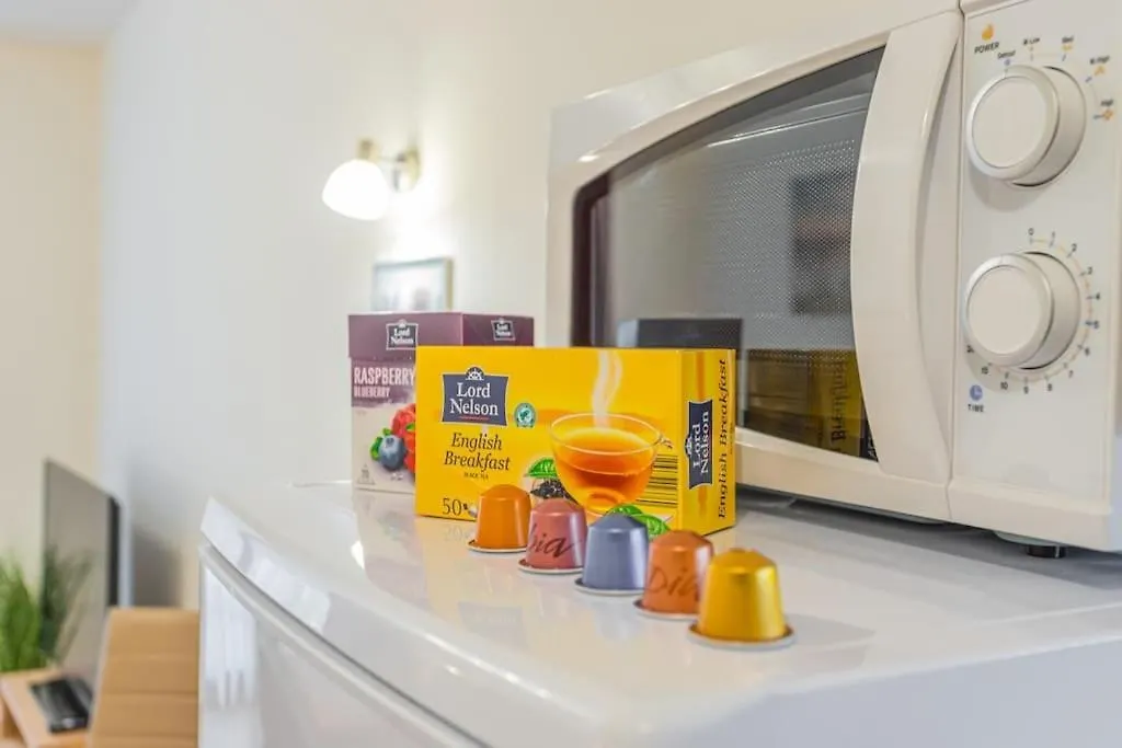 Flat With Bathtub & Balcony, Only 12Min Centrum, 200Mb Wifi Prague 0*,