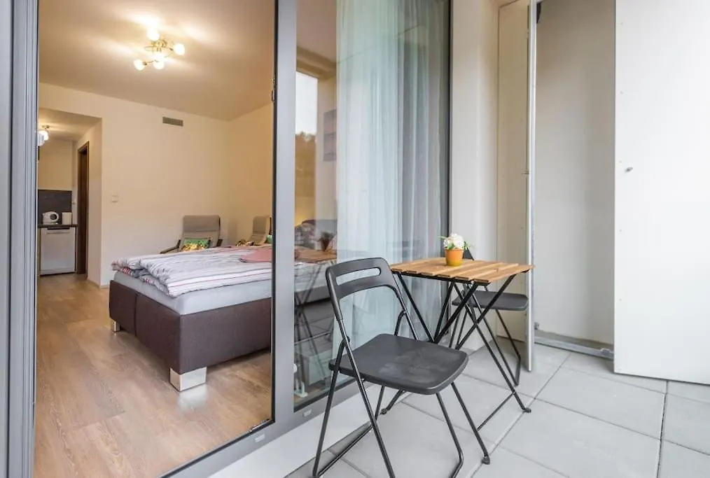 Flat With Bathtub & Balcony, Only 12Min Centrum, 200Mb Wifi Prague