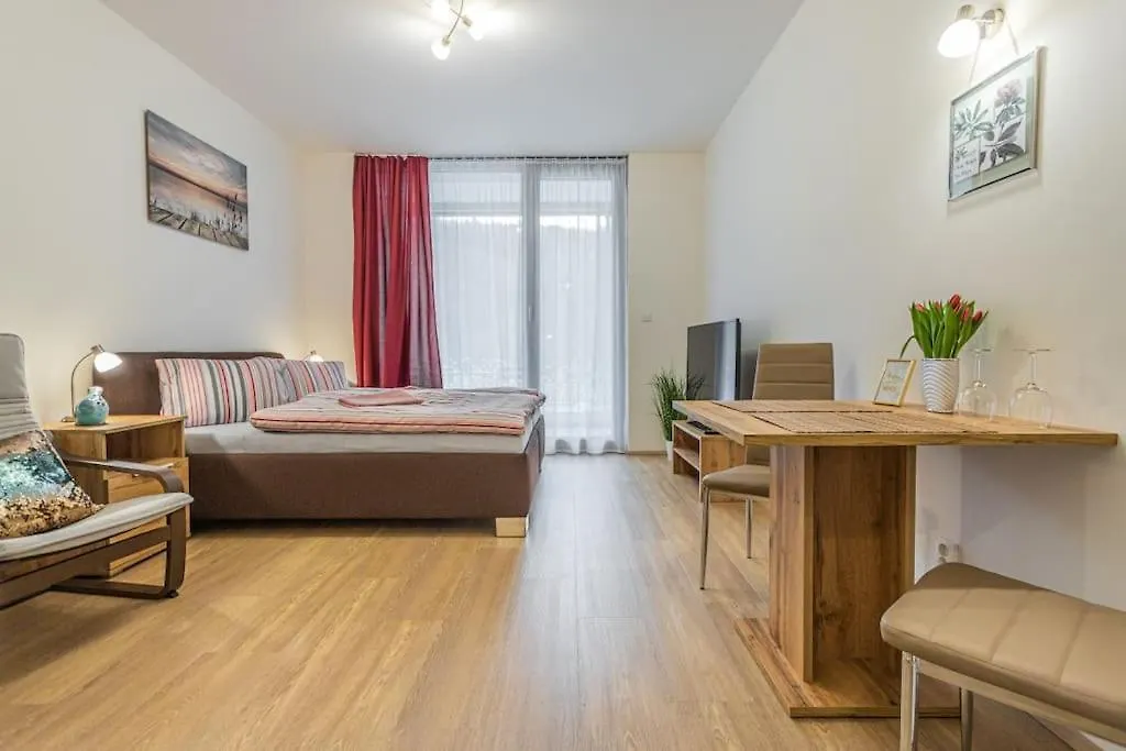 Flat With Bathtub & Balcony, Only 12Min Centrum, 200Mb Wifi Prague